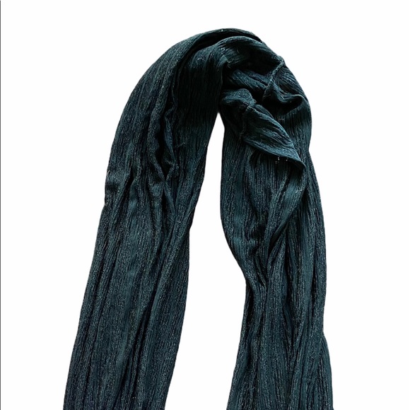 Black infinity scarf, spandex - Picture 4 of 4